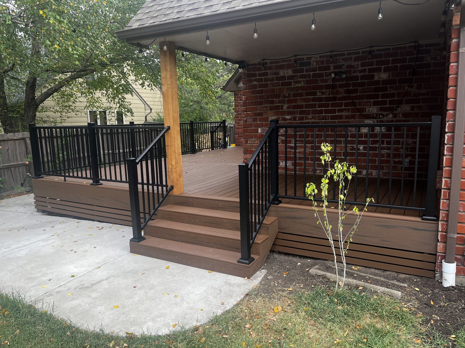 Finished composite deck with black aluminum railing