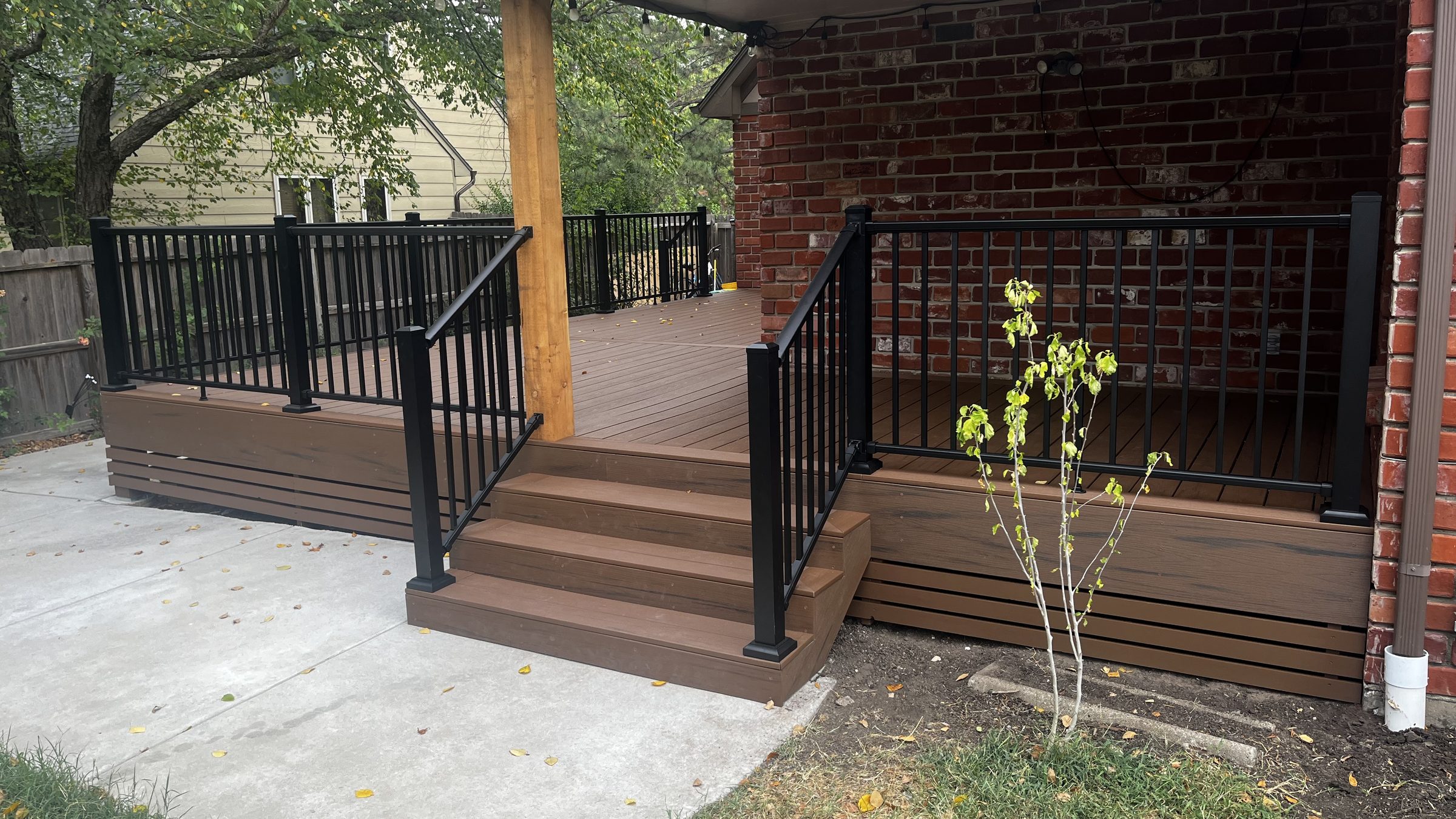 Finished composite deck with black aluminum railing