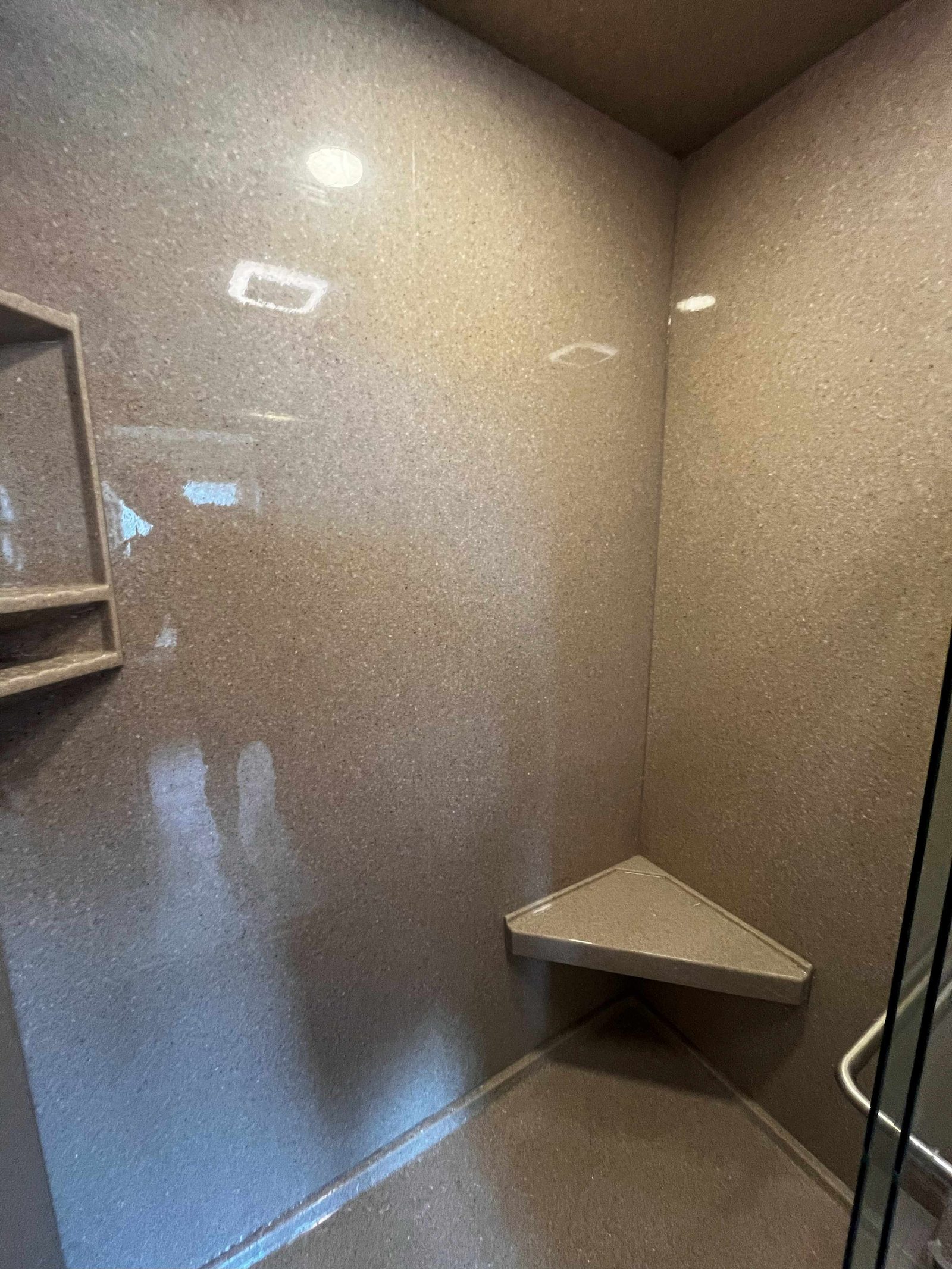 Onyx shower corner shelf and seamless walls