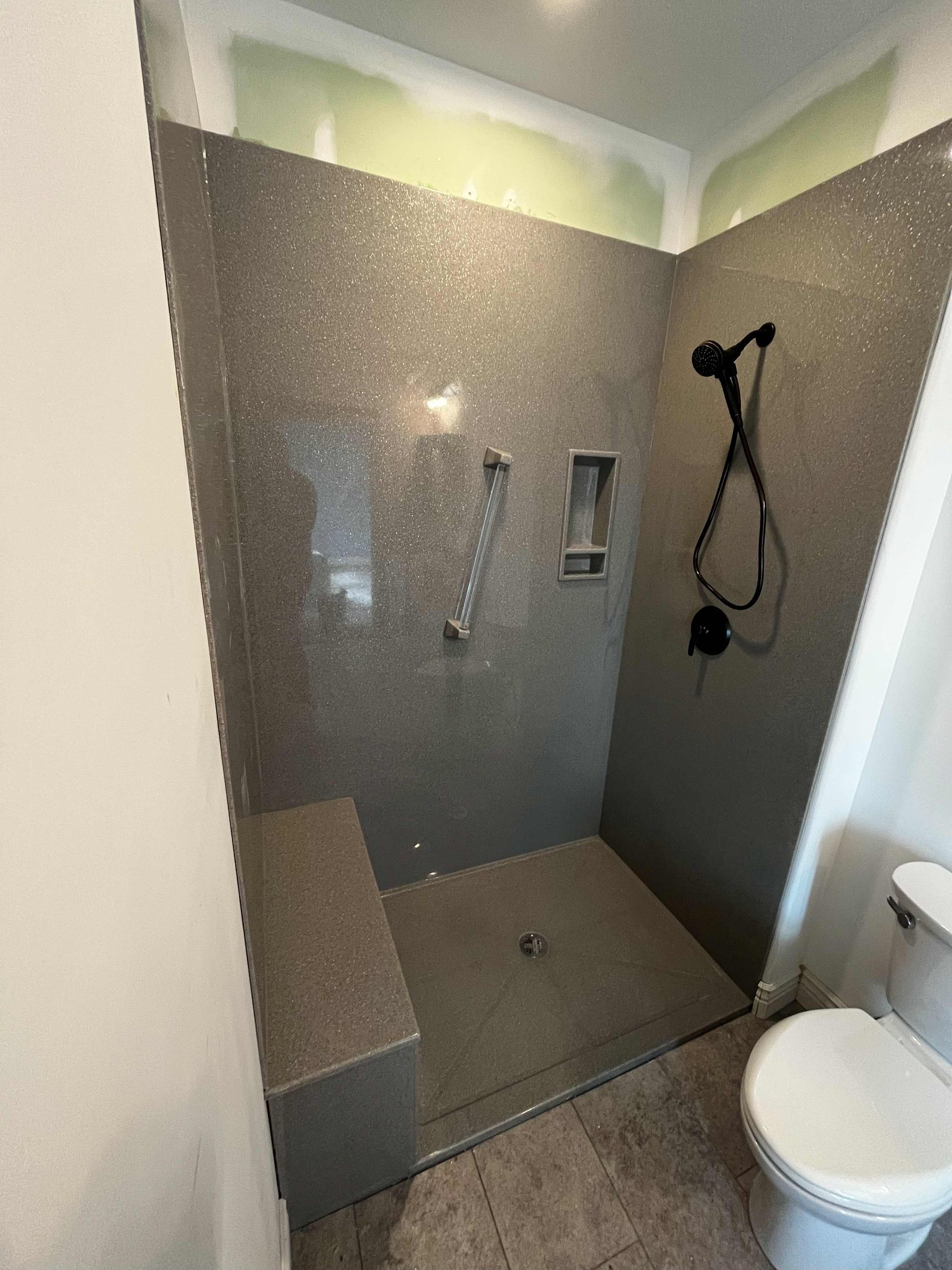 Secondary Onyx shower, full view
