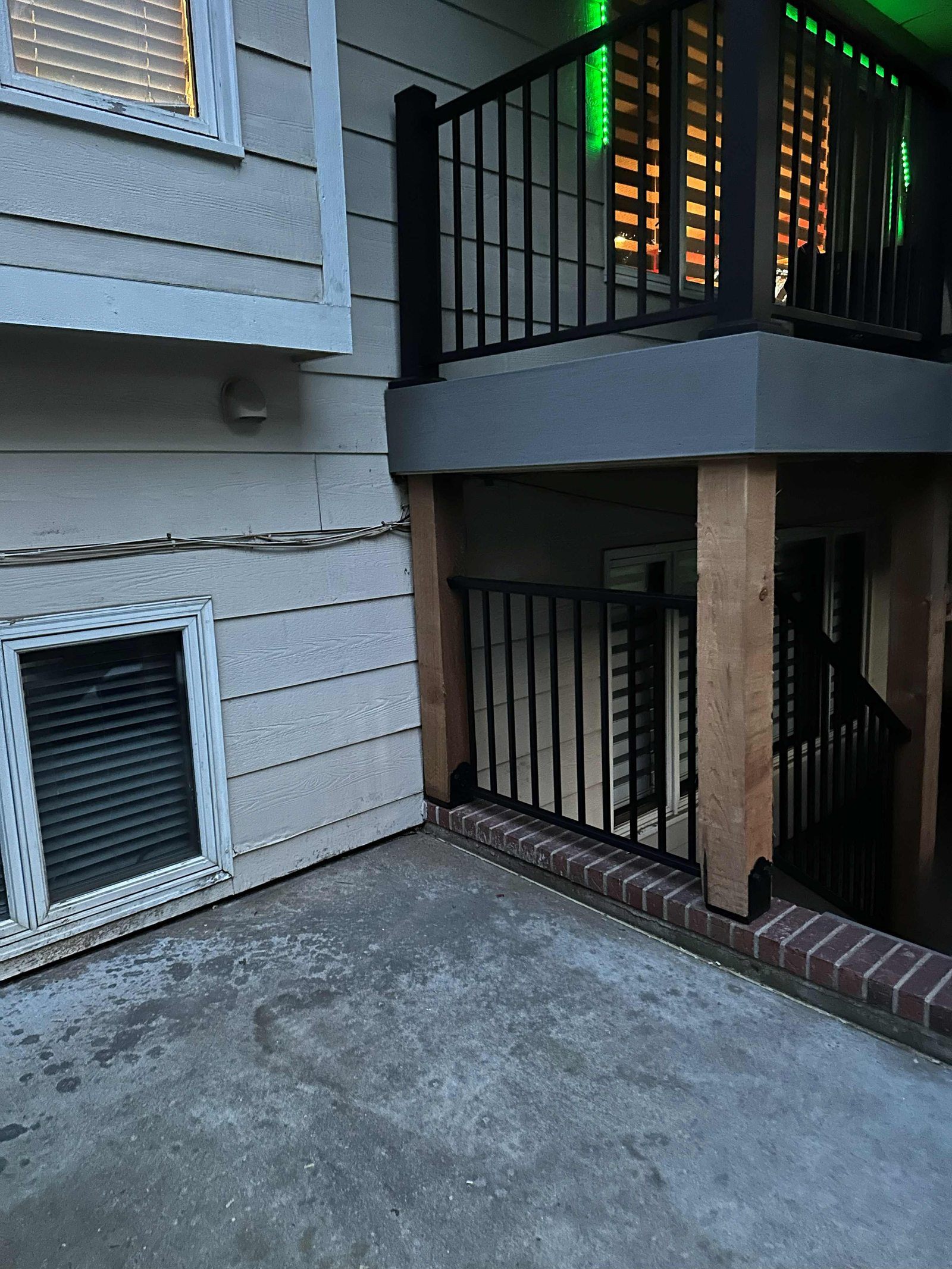 Deck corner with composite fascia and black railing over the lower level