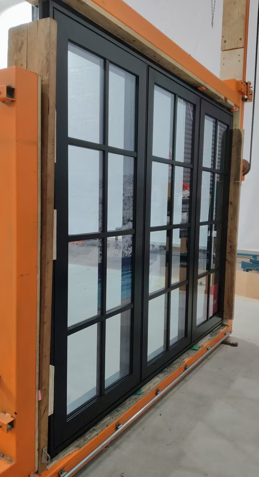 Large multi-panel aluminium window unit